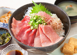 本まぐろ丼