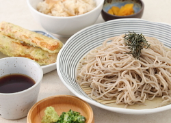 ざる蕎麦とちくわ天
