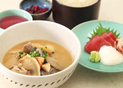 生まぐろ山掛けととん汁御膳